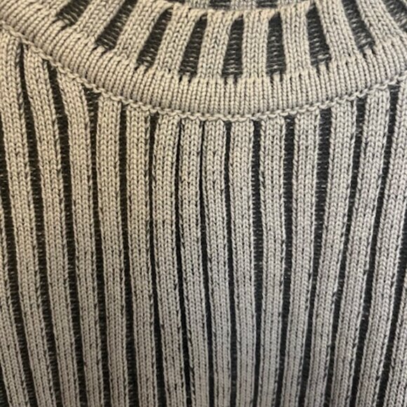 Unisex Vintage Oversized 90s Ribbed Grey Sweater - Picture 5 of 5